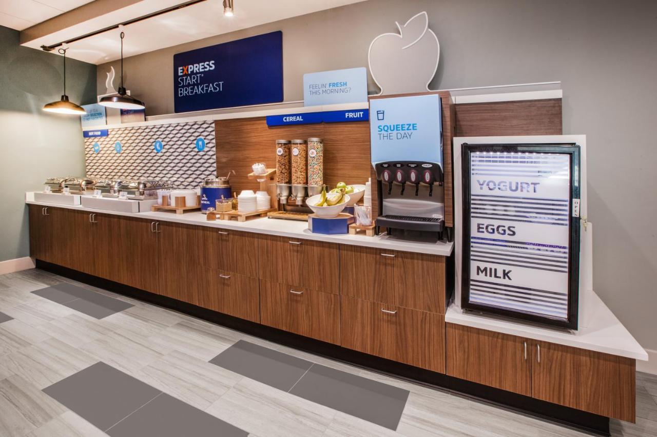 Holiday Inn Express - Milwaukee Downtown By Ihg Exterior foto