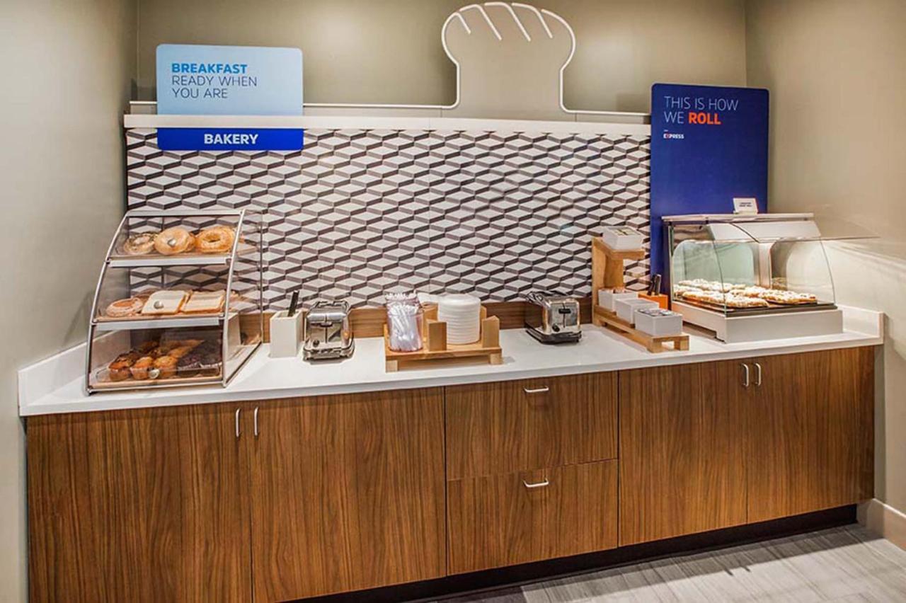 Holiday Inn Express - Milwaukee Downtown By Ihg Exterior foto