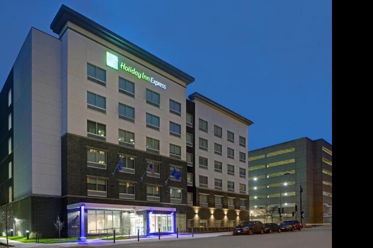 Holiday Inn Express - Milwaukee Downtown By Ihg Exterior foto